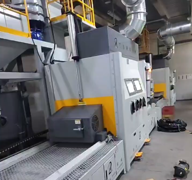 成都抛丸机 vs 喷砂机：工业清理该怎么选？