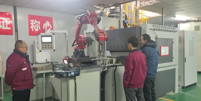 成都喷砂机在模具清理中的专业应用